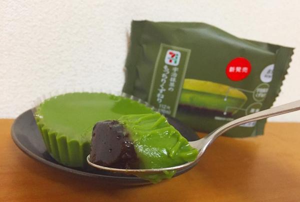使用日本特有的葛粉及宇治抹茶制成,由于用上葛粉,所以除了能减低热量外(每个只有 89 卡路里),更令果冻质感更烟韧。甘香的抹茶加上底部的黑蜜,两者绝对系最佳配搭。(图:matcha.ice_@ig、tomoko_todate@ig)<br /><br />售价:120 日圆(约 9 港元)