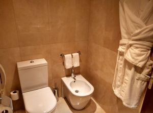 intercontinental-lisbon-bathroom-2