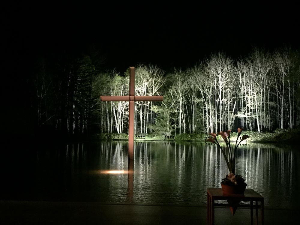 ▲水之教堂,日同夜都有唔同效果