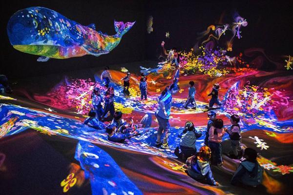 作品之一的「GraffitiNature」山谷在台湾也曾展出过,当时大获好评呢!(图片来源:TeamLab) <br />