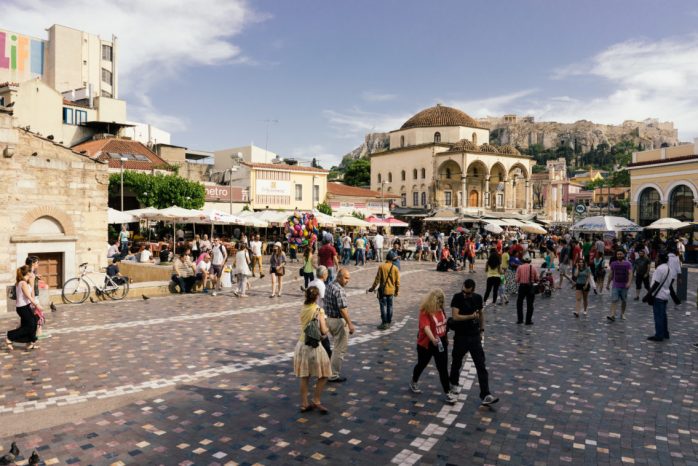 以卫城为背景的蒙纳斯提拉广场（Monastiraki Square）