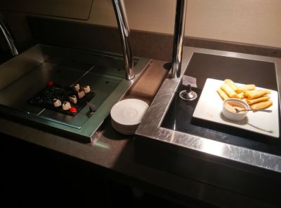 crowne-plaza-edinburgh-lounge-canape