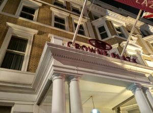 crowne-plaza-london-kensington-entrance