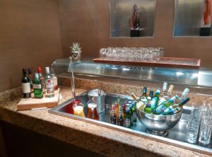crowne-plaza-london-kensington-lounge-alcohol