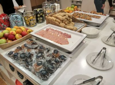hampton-london-gatwick-breakfast-continental