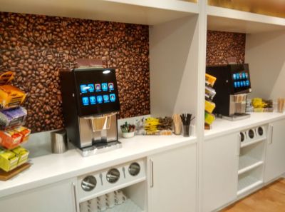 hampton-london-gatwick-breakfast-drinks