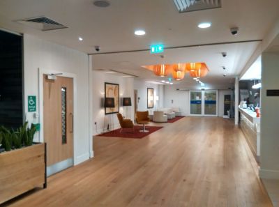 hampton-london-gatwick-reception