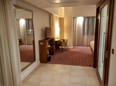 hampton-london-gatwick-room-1