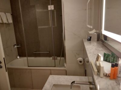 hilton-angel-islington-bathroom