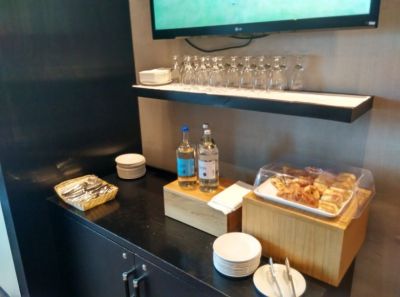 hilton-angel-islington-lounge-bread