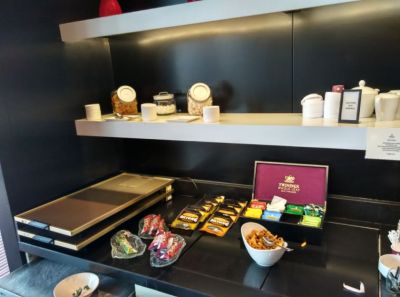 hilton-angel-islington-lounge-snacks