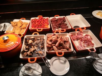 hilton-london-olympia-breakfast-hot
