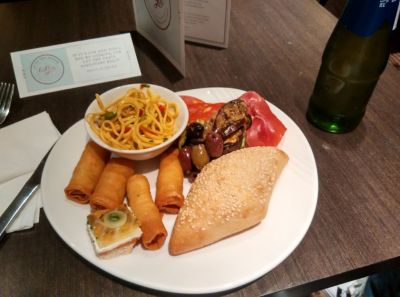 hilton-london-olympia-lounge-canape