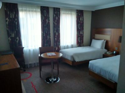 hilton-london-olympia-room-1