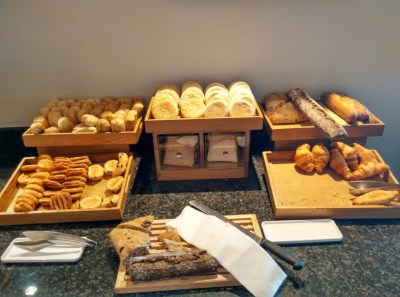 holiday-inn-wembley-breakfast-bread