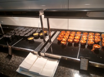 holiday-inn-wembley-executive-lounge-canape-1