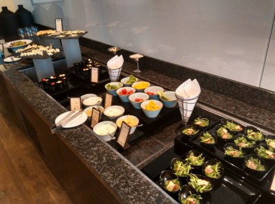 holiday-inn-wembley-executive-lounge-canape-2