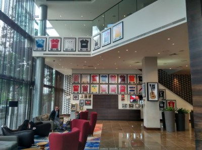 holiday-inn-wembley-lobby