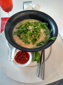 iad-virgin-atlantic-lounge-thai-noodle-bowl