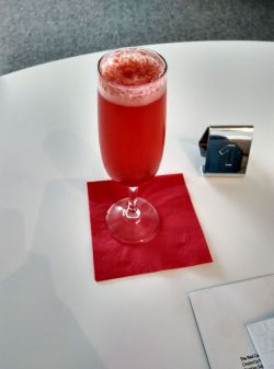 iad-virgin-atlantic-lounge-virgin-redhead-cocktail