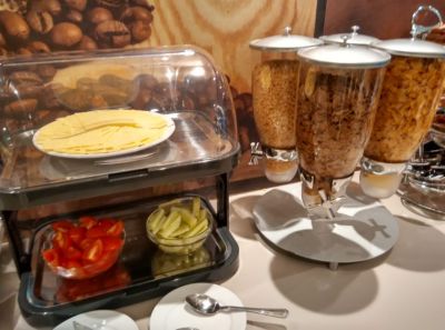ibis-styles-london-kensington-breakfast-1