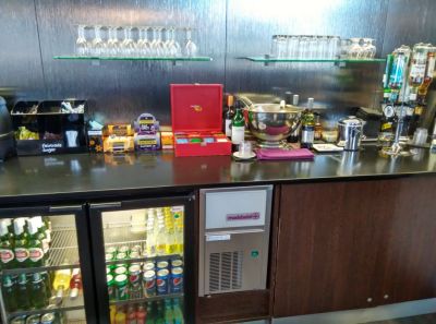 iom-rendezvous-lounge-drinks