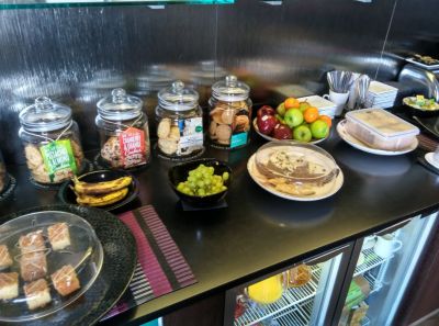 iom-rendezvous-lounge-food