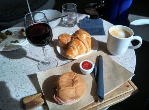 lhr-t3-no1-lounge-bacon-roll