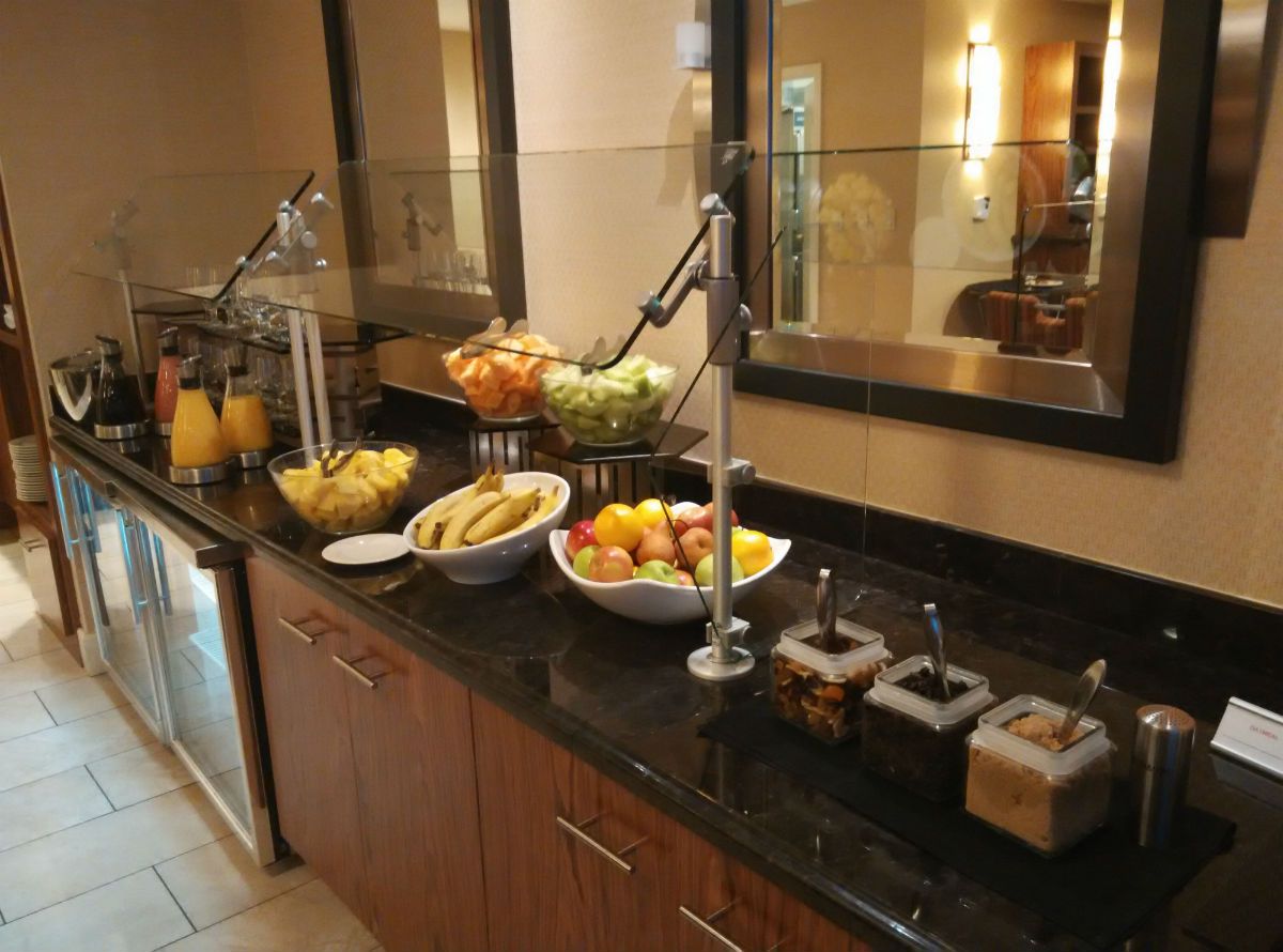 marriott-san-diego-la-jolla-lounge-breakfast-2
