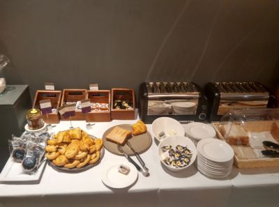 mercure-leicester-breakfast-bread