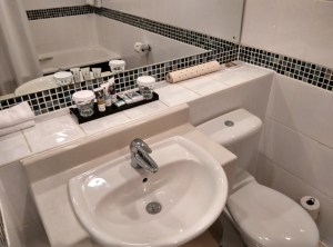 mercure-manchester-piccadilly-bathroom