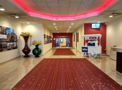 mercure-manchester-piccadilly-entrance