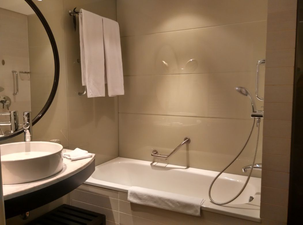 radisson-blu-bucharest-bathroom