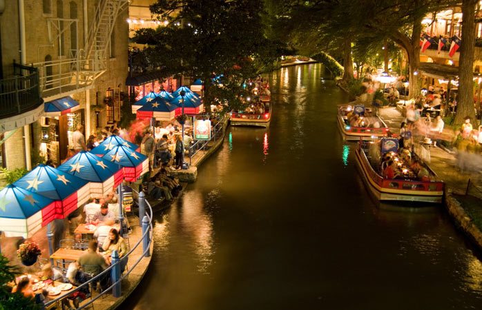 在圣安东尼奥的 River Walk不醉不归