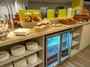 stansted-escape-lounge-food-1