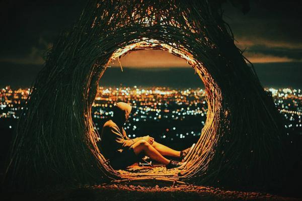 夜晚去的话,可以睇到 Jogja 市夜景,系好特别的观赏点。 <br />(图:rizkieagussaputra)<br />