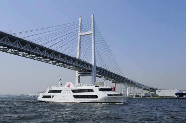 Marine Rouge 「Marine Rouge」で横浜ランチク儿ーズ。横浜の景色を见ながら豪华な昼食を。