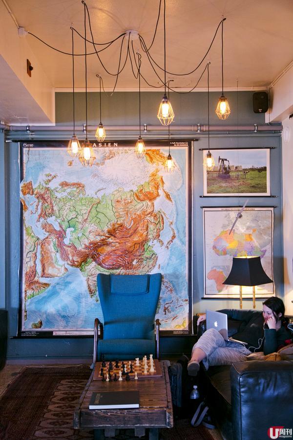 自助洗衣间、gym、理髮室、bar 和餐厅,KEX Hostel 的多元构成。