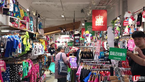 店饰面积不大,但好多 Kids fashion!