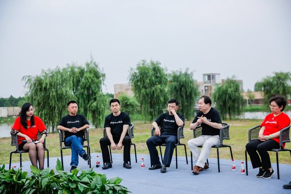 嘉宾们正在分享观点 嘉宾们正在分享观点