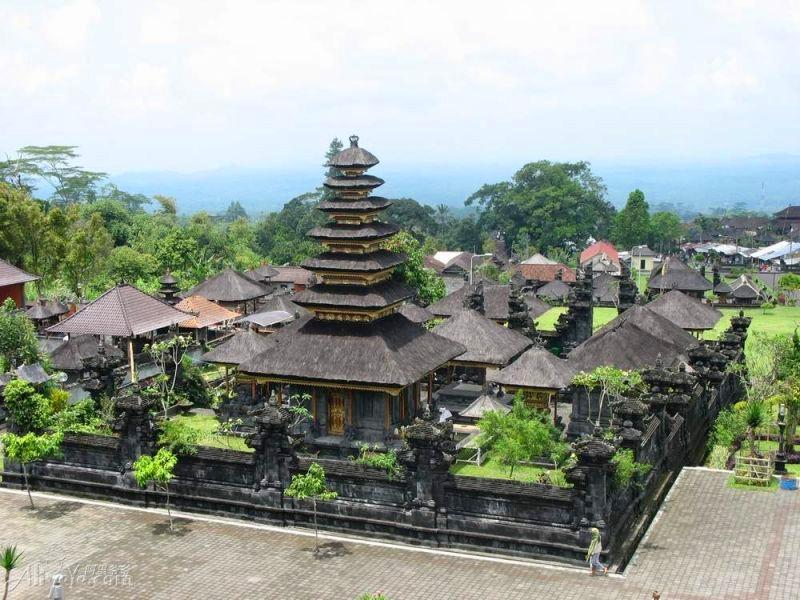 布撒基寺远景
