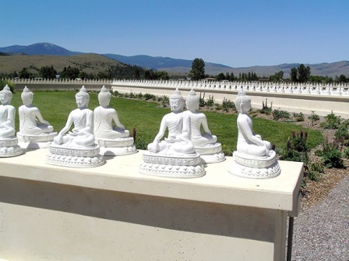     蒙大拿州阿利小镇千佛公园（Garden of One Thousand Buddhas, Arlee, Montana）